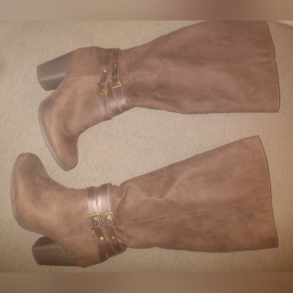 Torrid knee high boots 8.5